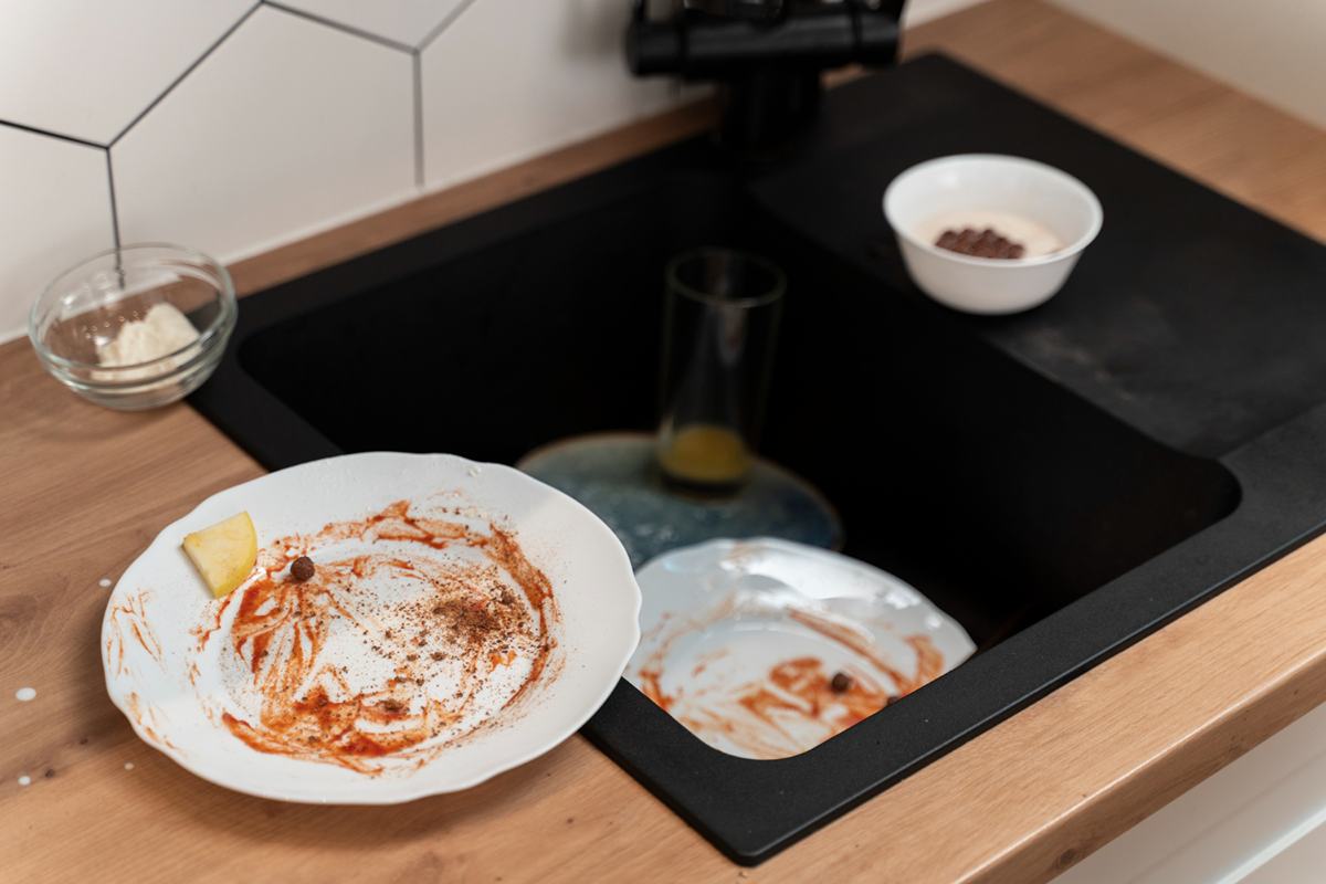 Cleaning a smelly kitchen sink drain with baking soda